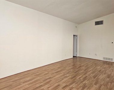 7016 Briarmeadow Drive - Photo Thumbnail 12