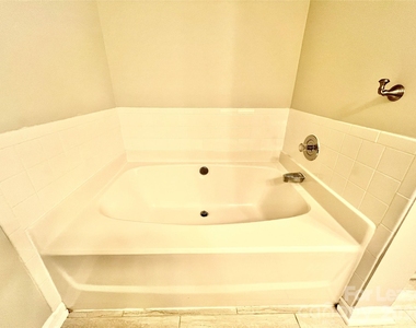 4409 Stonefield Drive - Photo Thumbnail 15