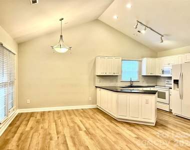 4409 Stonefield Drive - Photo Thumbnail 8
