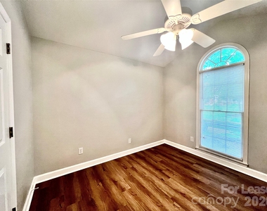 4409 Stonefield Drive - Photo Thumbnail 19