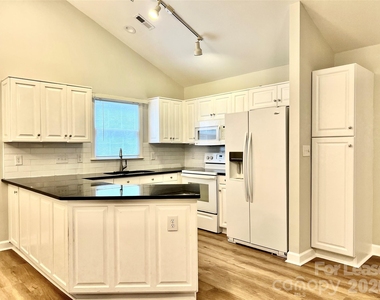 4409 Stonefield Drive - Photo Thumbnail 7