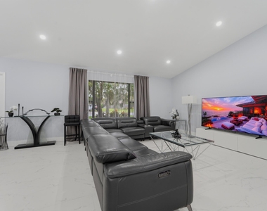 606 Juniper Place - Photo Thumbnail 2
