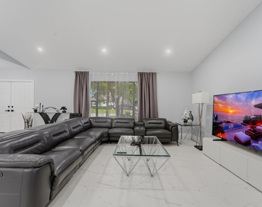 606 Juniper Place - Photo Thumbnail 4