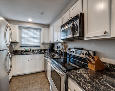 3100 Cole Avenue - Photo Thumbnail 6