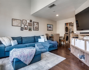 3100 Cole Avenue - Photo Thumbnail 2