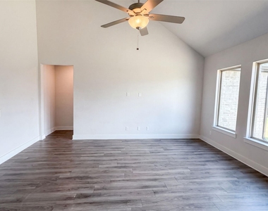 1205 Whistling Dove Drive - Photo Thumbnail 5