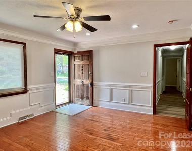 323 Frank Drive - Photo Thumbnail 10