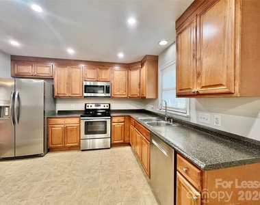 323 Frank Drive - Photo Thumbnail 2