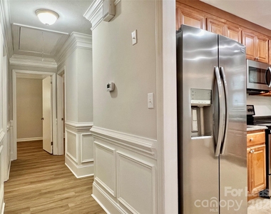 323 Frank Drive - Photo Thumbnail 11