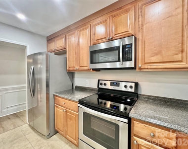 323 Frank Drive - Photo Thumbnail 5