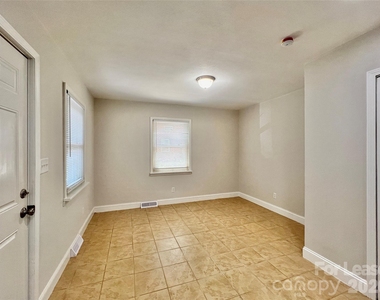323 Frank Drive - Photo Thumbnail 7