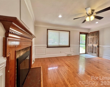 323 Frank Drive - Photo Thumbnail 9