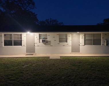 1601 Sw 11th Court - Photo Thumbnail 6