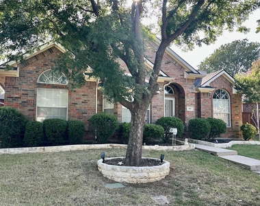 808 Pinnacle Circle - Photo Thumbnail 1