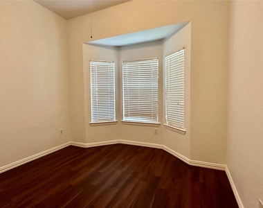 808 Pinnacle Circle - Photo Thumbnail 11