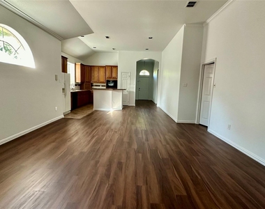 808 Pinnacle Circle - Photo Thumbnail 17