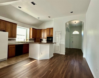 808 Pinnacle Circle - Photo Thumbnail 5
