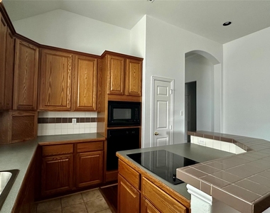 808 Pinnacle Circle - Photo Thumbnail 7