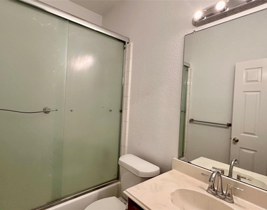 808 Pinnacle Circle - Photo Thumbnail 13