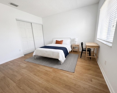 2319 Wilson Street - Photo Thumbnail 14