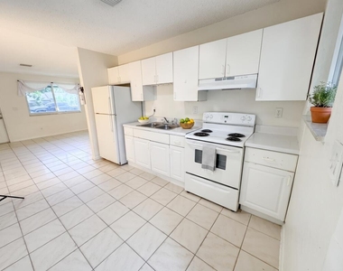 2319 Wilson Street - Photo Thumbnail 8