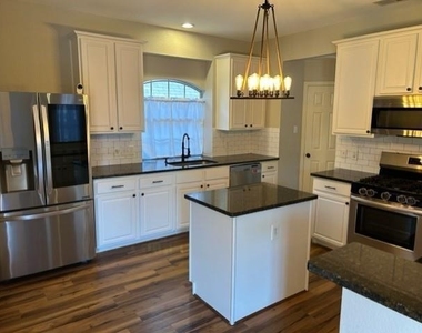 771 Whitman Place - Photo Thumbnail 6