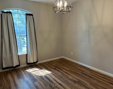 771 Whitman Place - Photo Thumbnail 10