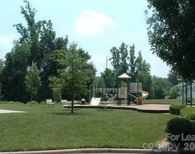 18710 Oakhurst Boulevard - Photo Thumbnail 24