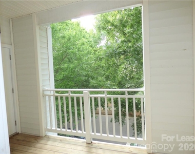 18710 Oakhurst Boulevard - Photo Thumbnail 19