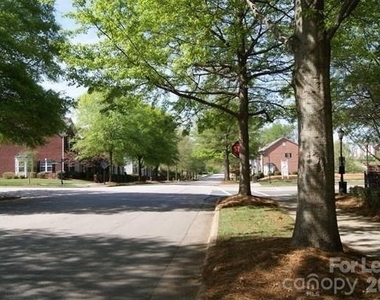18710 Oakhurst Boulevard - Photo Thumbnail 27