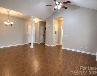 18710 Oakhurst Boulevard - Photo Thumbnail 5