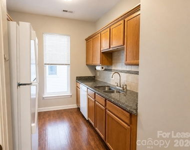18710 Oakhurst Boulevard - Photo Thumbnail 4
