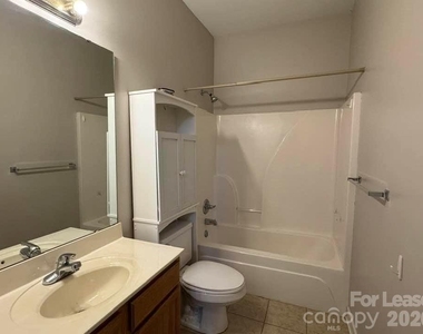 18710 Oakhurst Boulevard - Photo Thumbnail 17