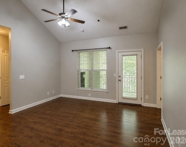 18710 Oakhurst Boulevard - Photo Thumbnail 6