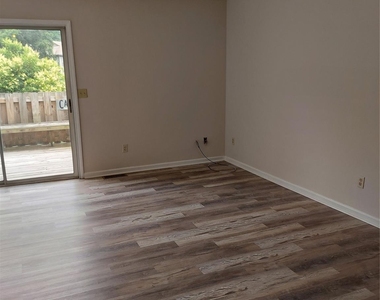675 Lex Drive - Photo Thumbnail 7