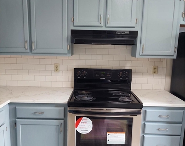 675 Lex Drive - Photo Thumbnail 2