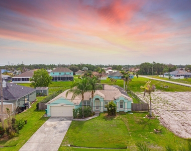 5593 Nw Wesley Road - Photo Thumbnail 3