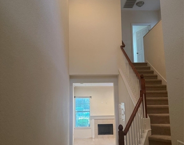 2003 Garden View Lane - Photo Thumbnail 6
