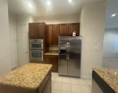 2003 Garden View Lane - Photo Thumbnail 2