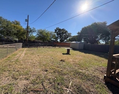 909 S Jefferson Drive - Photo Thumbnail 3