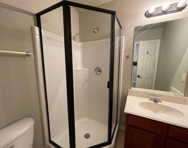 910 Glenn Crossett Street - Photo Thumbnail 8