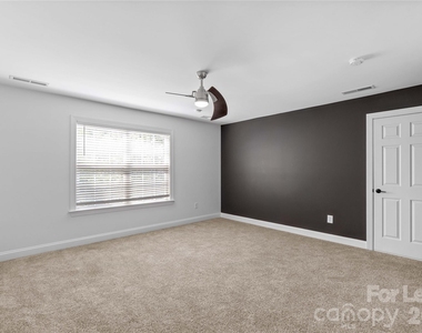 983 Jerry Lees Way - Photo Thumbnail 16