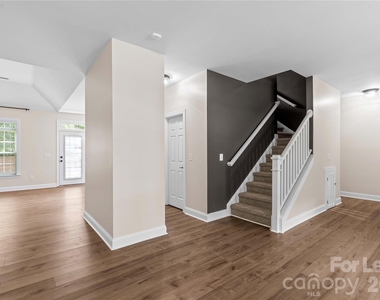 983 Jerry Lees Way - Photo Thumbnail 2