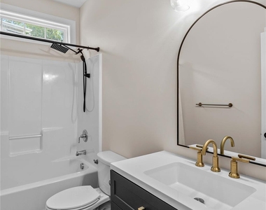 983 Jerry Lees Way - Photo Thumbnail 15