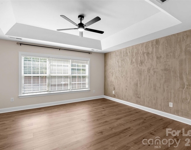 983 Jerry Lees Way - Photo Thumbnail 9