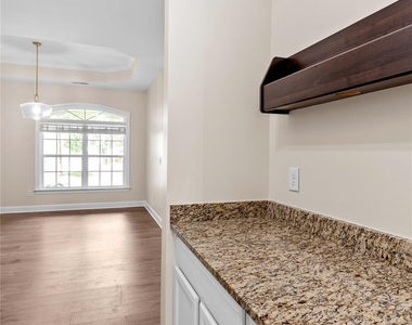 983 Jerry Lees Way - Photo Thumbnail 8