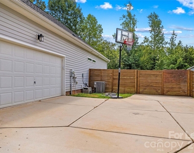 983 Jerry Lees Way - Photo Thumbnail 1