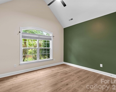 983 Jerry Lees Way - Photo Thumbnail 13