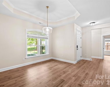 983 Jerry Lees Way - Photo Thumbnail 3