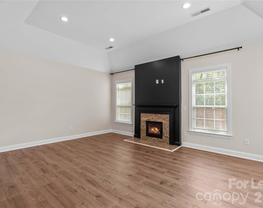 983 Jerry Lees Way - Photo Thumbnail 4